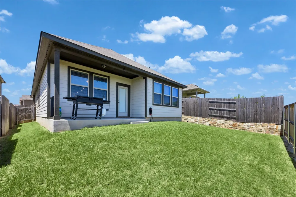 685 Papaya Drive Buda, TX 78610