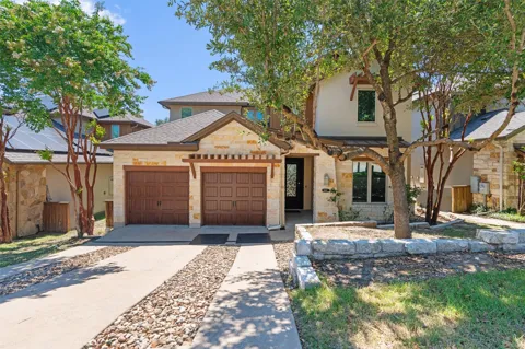 8417 Etienne Cove