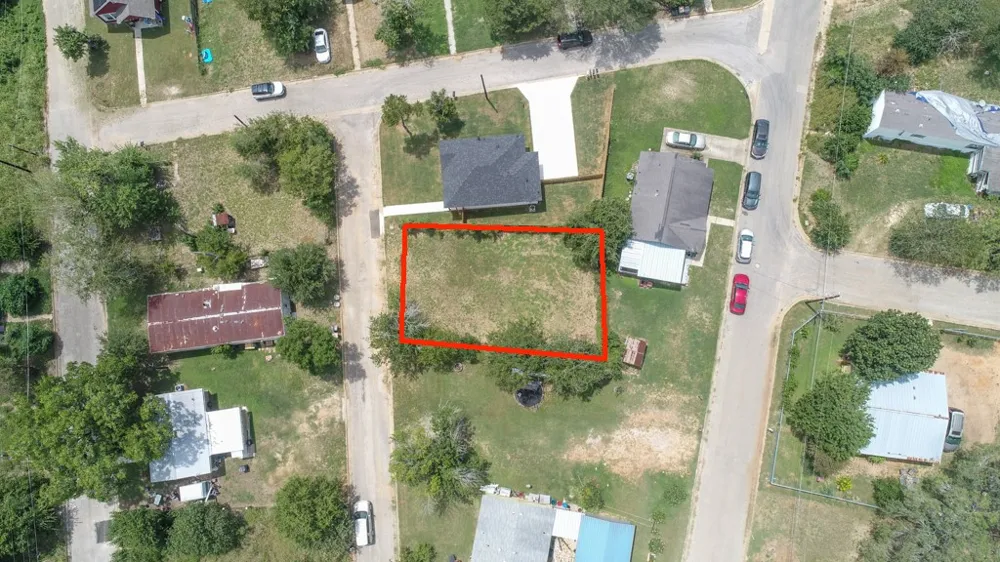 112 Field Street Luling, TX 78648