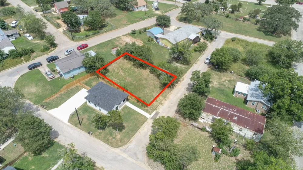 112 Field Street Luling, TX 78648