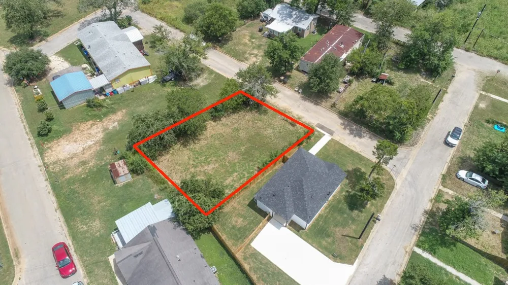 112 Field Street Luling, TX 78648