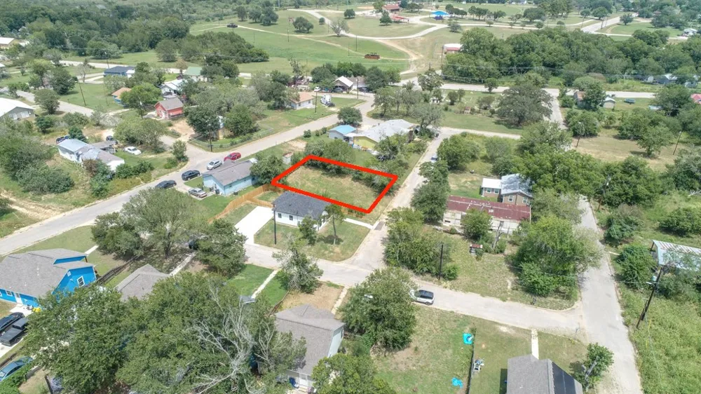 112 Field Street Luling, TX 78648