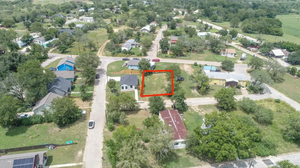 112 Field Street Luling, TX 78648