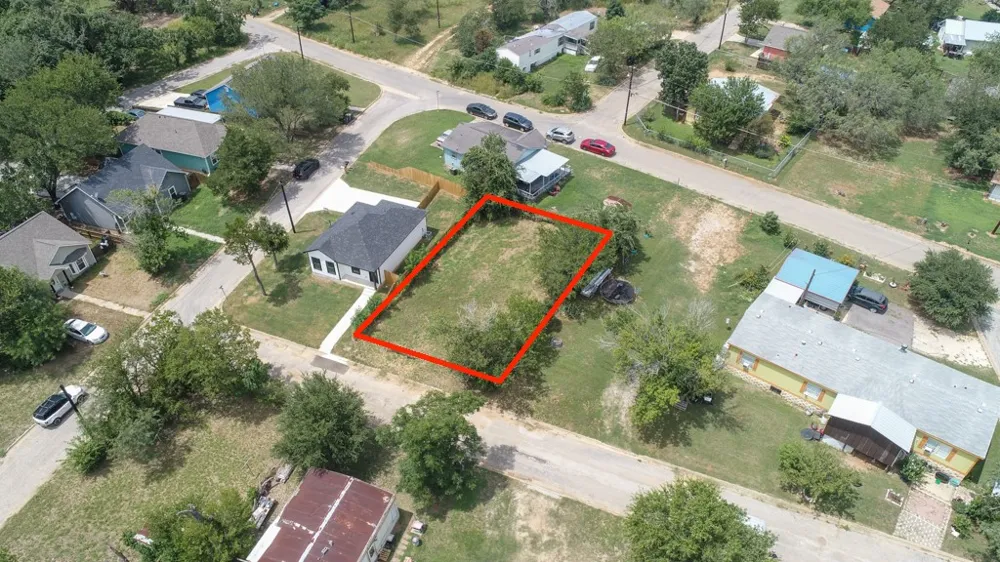 112 Field Street Luling, TX 78648