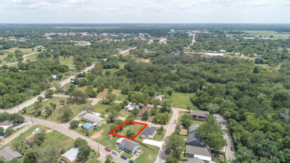 112 Field Street Luling, TX 78648