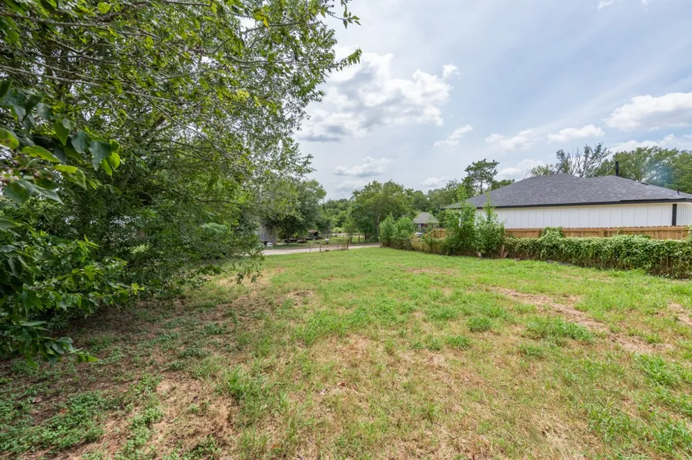 112 Field Street Luling, TX 78648