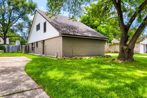 5819 Culross Close