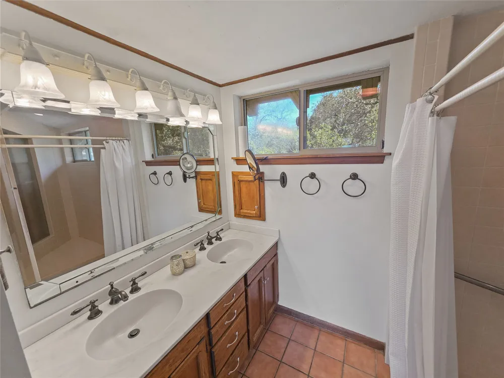 798 Fawn Trail Canyon Lake, TX 78133