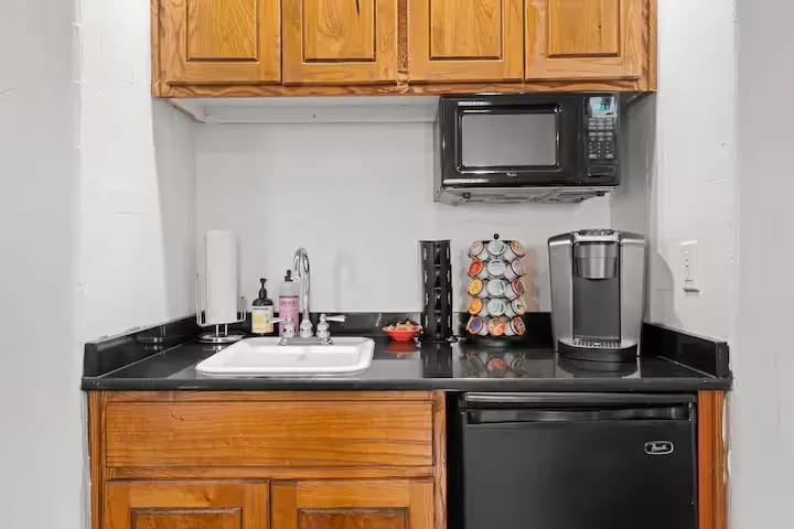 406 Cross Mountain Drive Fredericksburg, TX 78624