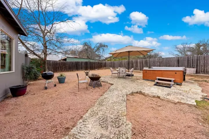 406 Cross Mountain Drive Fredericksburg, TX 78624
