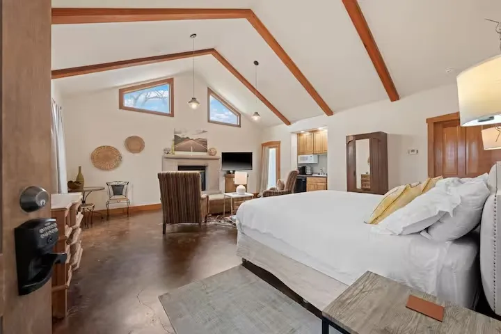406 Cross Mountain Drive Fredericksburg, TX 78624
