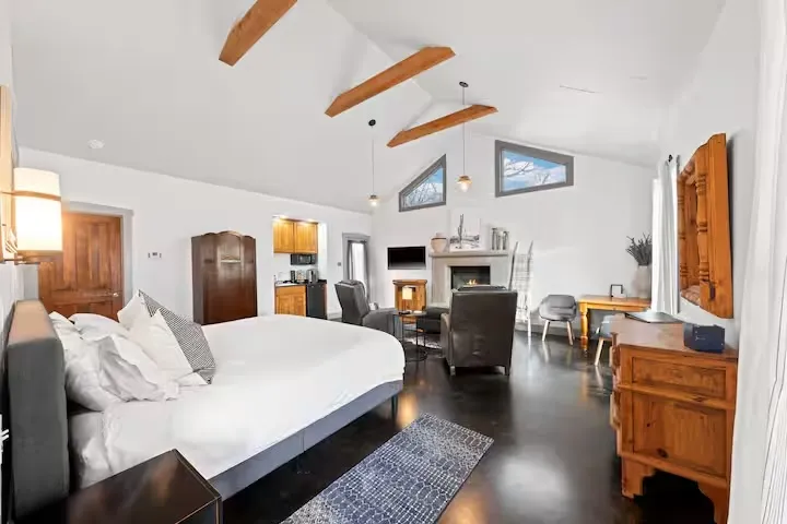 406 Cross Mountain Drive Fredericksburg, TX 78624