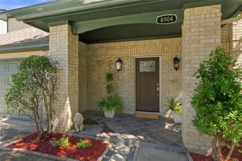 8904 Bridgewood Trail