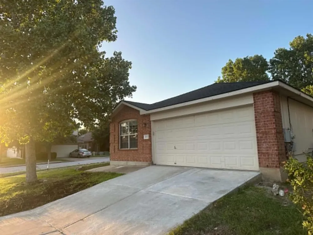 18312 Crestwind Lane Elgin, TX 78621