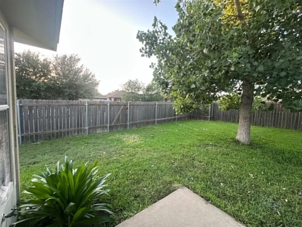 18312 Crestwind Lane Elgin, TX 78621