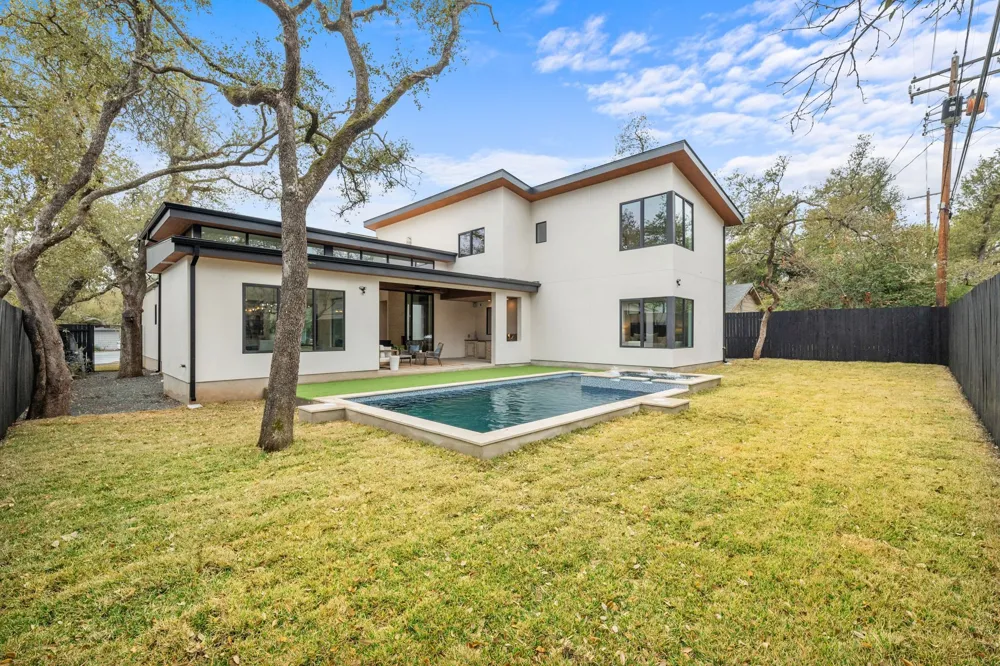 4216 Deepwoods Drive Austin, TX 78731