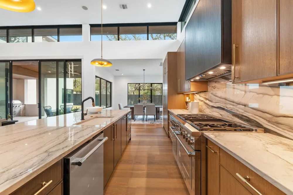 4216 Deepwoods Drive Austin, TX 78731