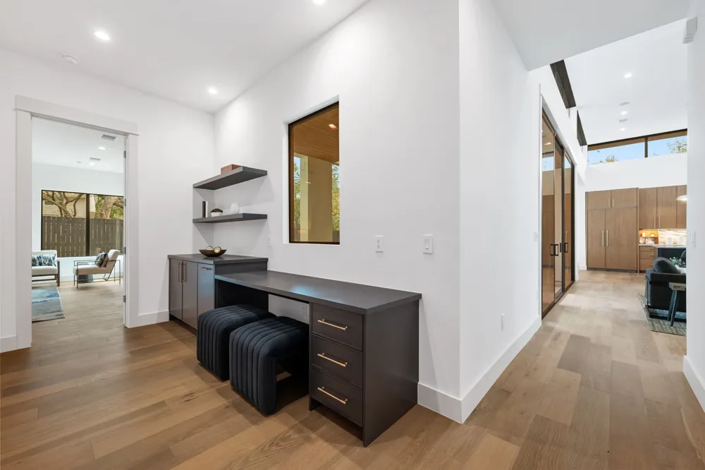4216 Deepwoods Drive Austin, TX 78731