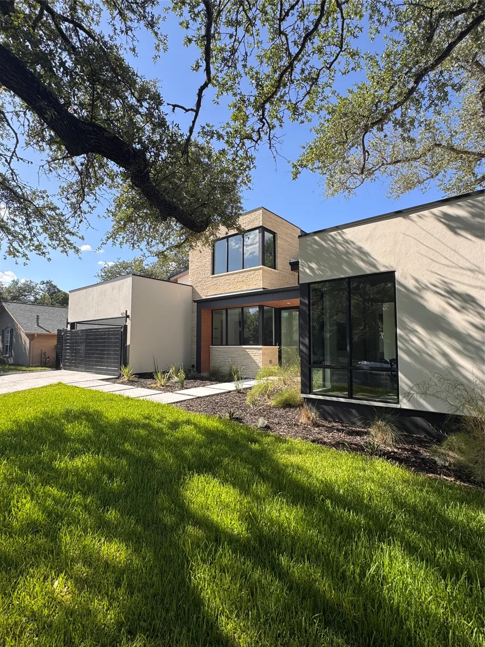 4216 Deepwoods Drive Austin, TX 78731