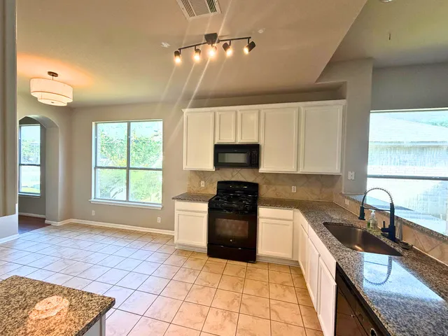 3304 Winding Shore Lane Pflugerville, TX 78660