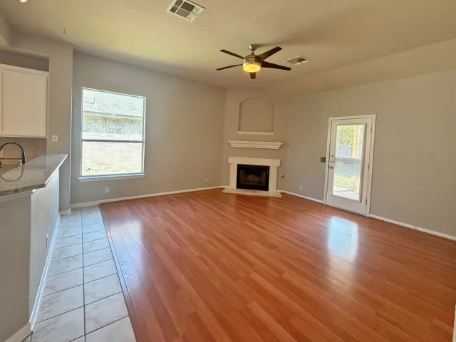 3304 Winding Shore Lane Pflugerville, TX 78660