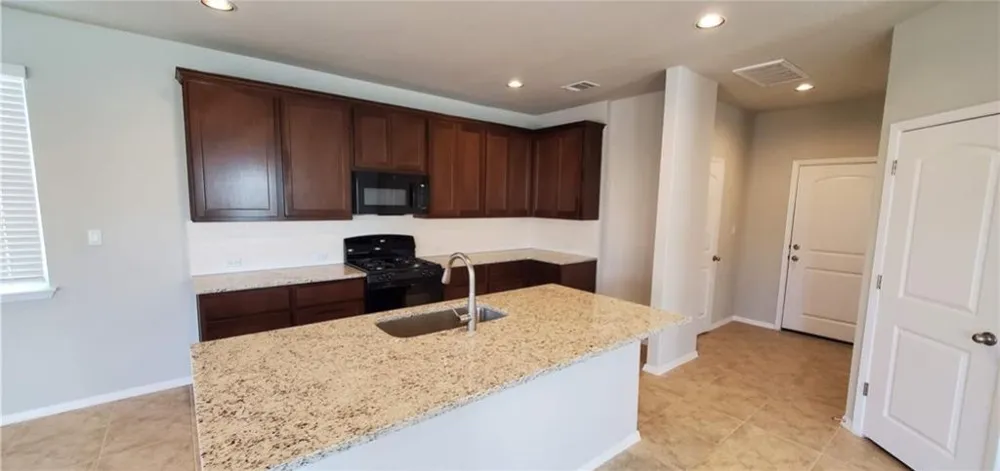 163 Heather Glen Way Maxwell, TX 78656