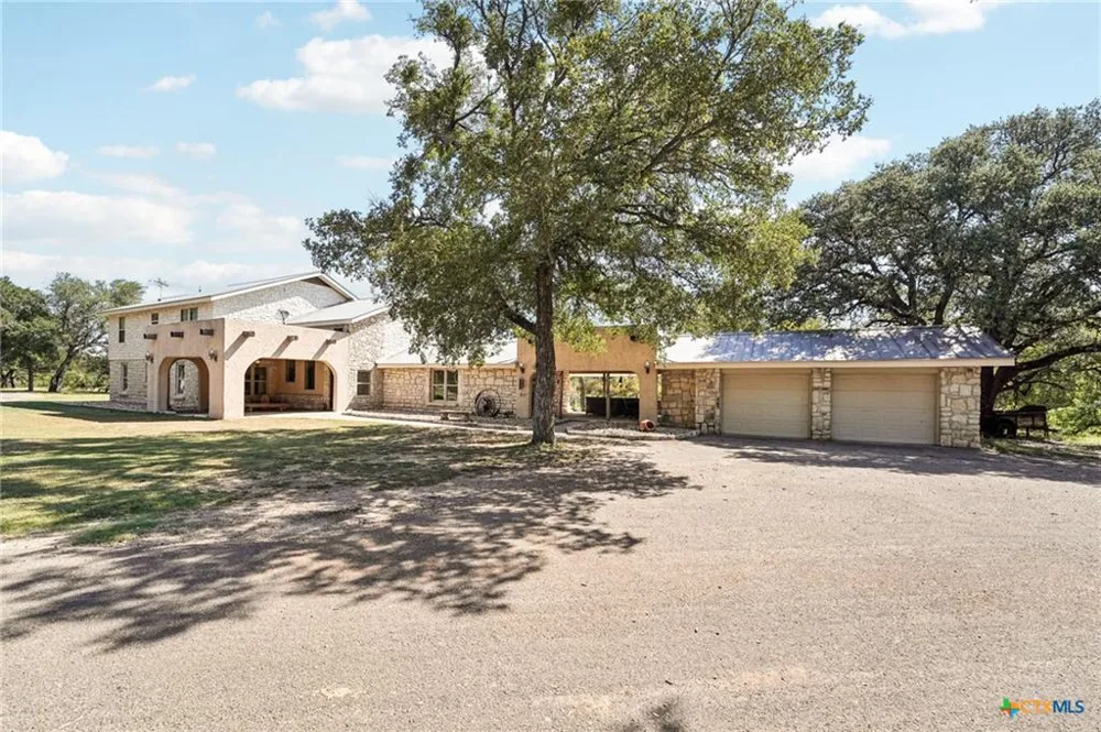 190 Private Road 3011 Lampasas, TX 76550