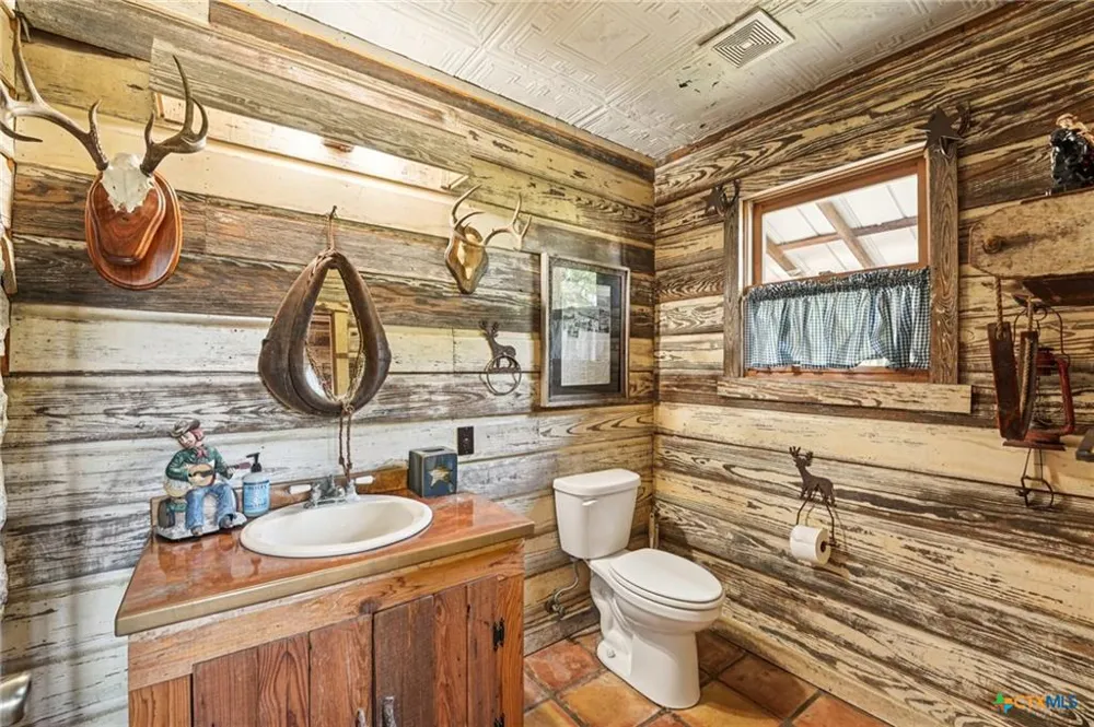 190 Private Road 3011 Lampasas, TX 76550
