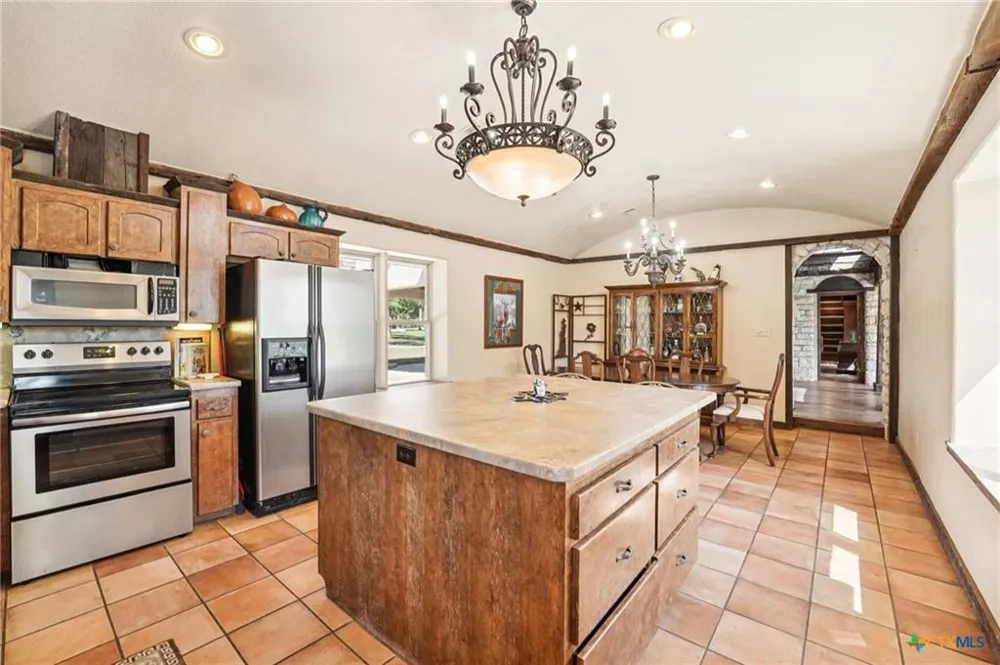 190 Private Road 3011 Lampasas, TX 76550