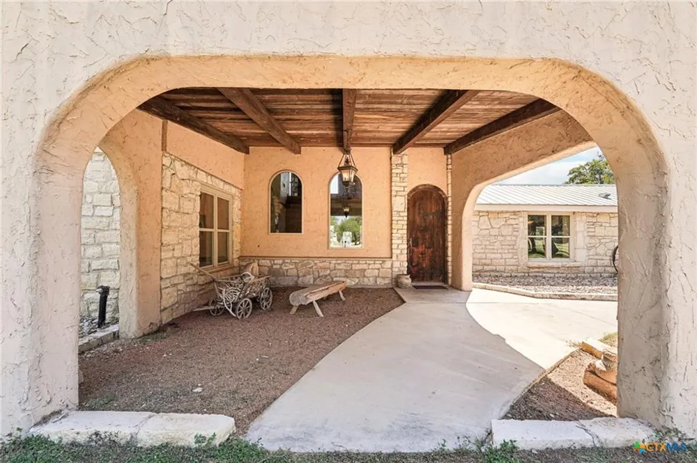 190 Private Road 3011 Lampasas, TX 76550