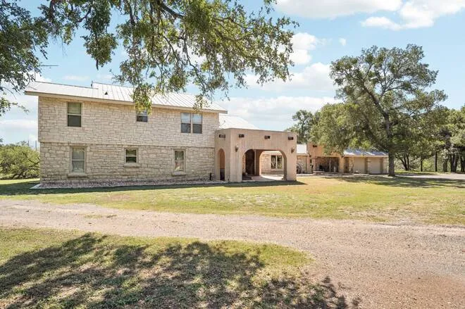 190 Private Road 3011 Lampasas, TX 76550