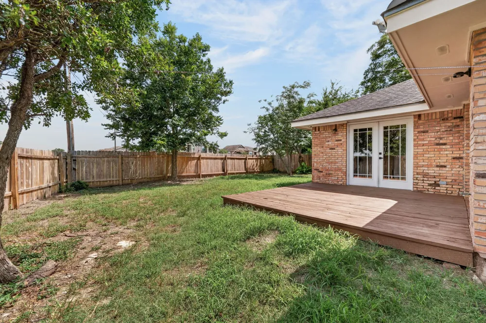 833 Ross Circle Lockhart, TX 78644
