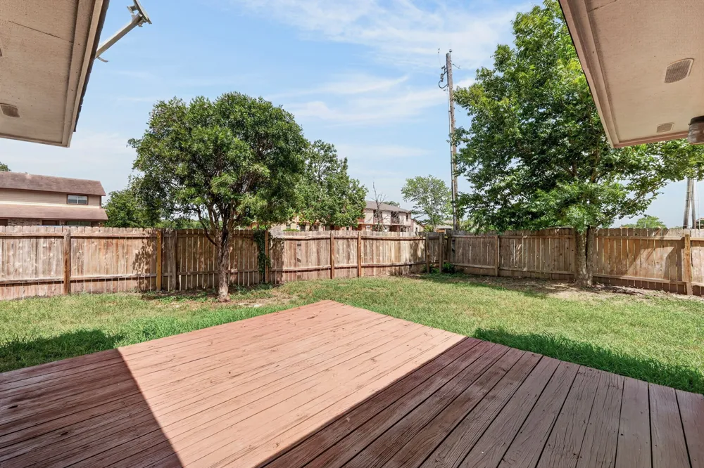 833 Ross Circle Lockhart, TX 78644