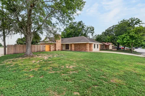 833 Ross Circle