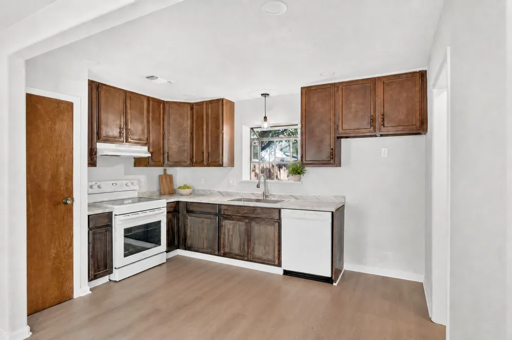 833 Ross Circle Lockhart, TX 78644