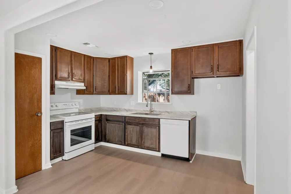833 Ross Circle Lockhart, TX 78644