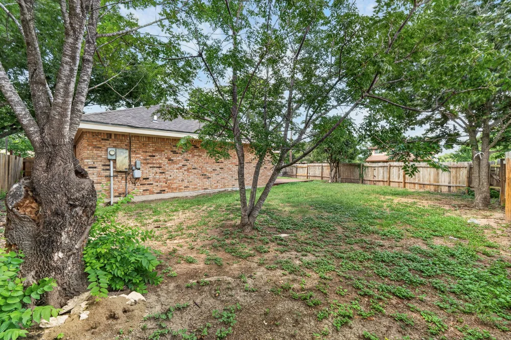 833 Ross Circle Lockhart, TX 78644