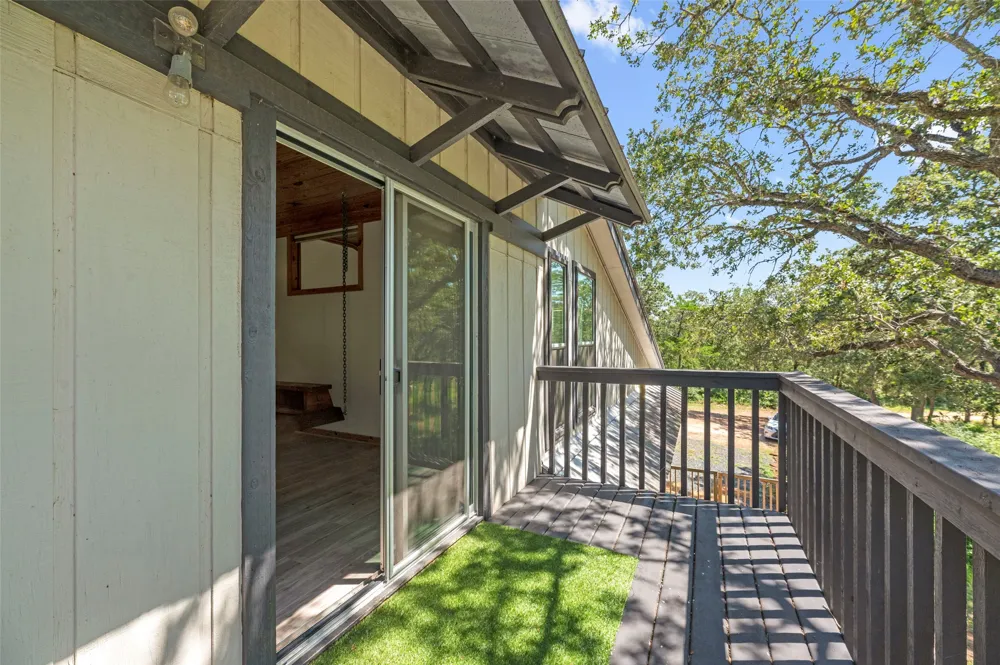 180 Ironstone Road Smithville, TX 78957