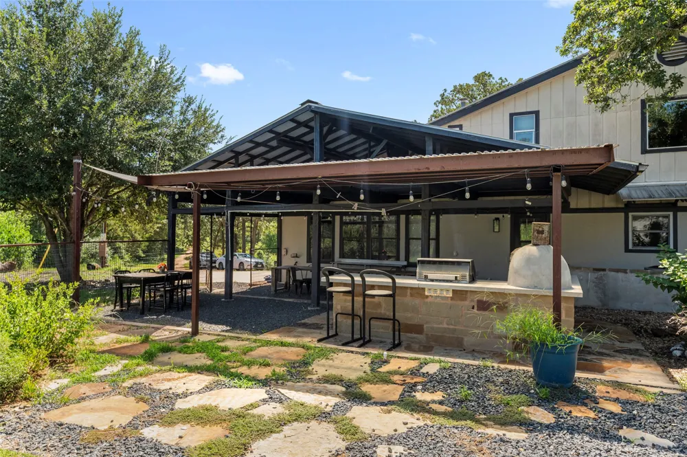 180 Ironstone Road Smithville, TX 78957