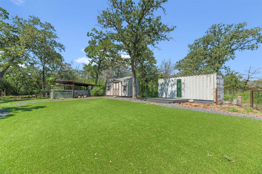 180 Ironstone Road Smithville, TX 78957