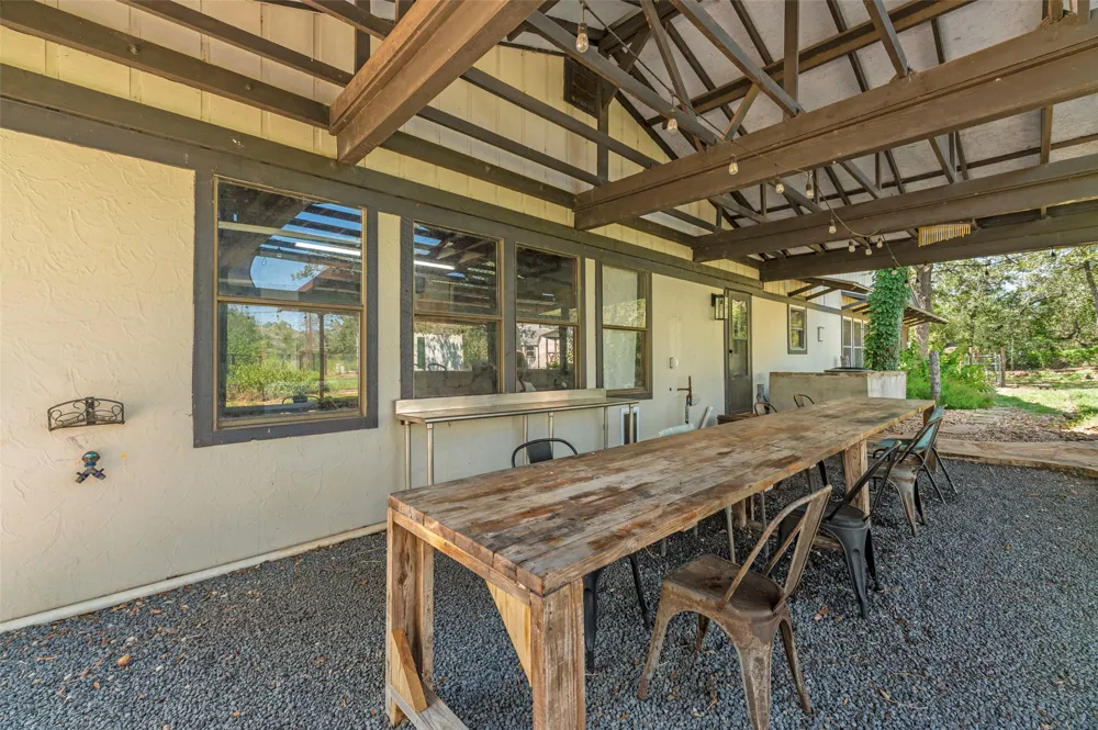 180 Ironstone Road Smithville, TX 78957