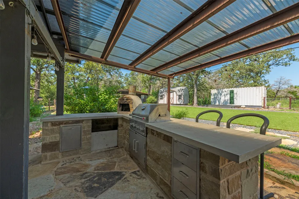 180 Ironstone Road Smithville, TX 78957