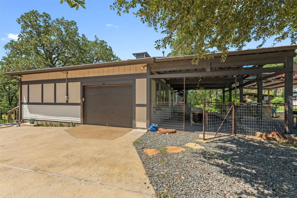 180 Ironstone Road Smithville, TX 78957