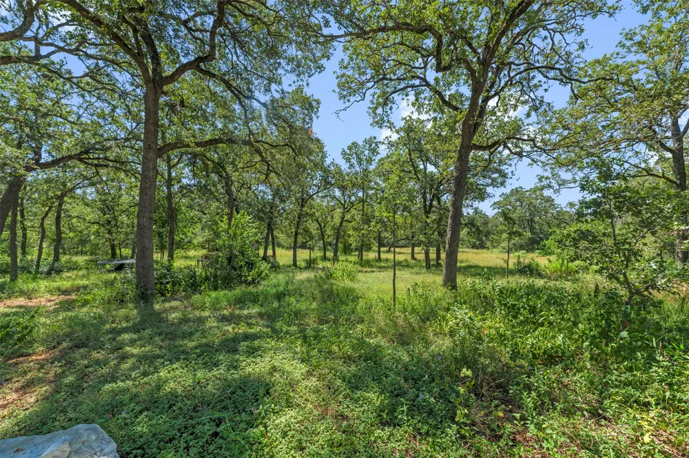 180 Ironstone Road Smithville, TX 78957