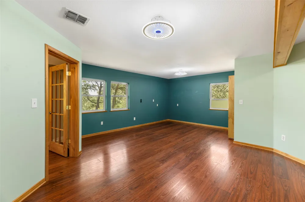 180 Ironstone Road Smithville, TX 78957