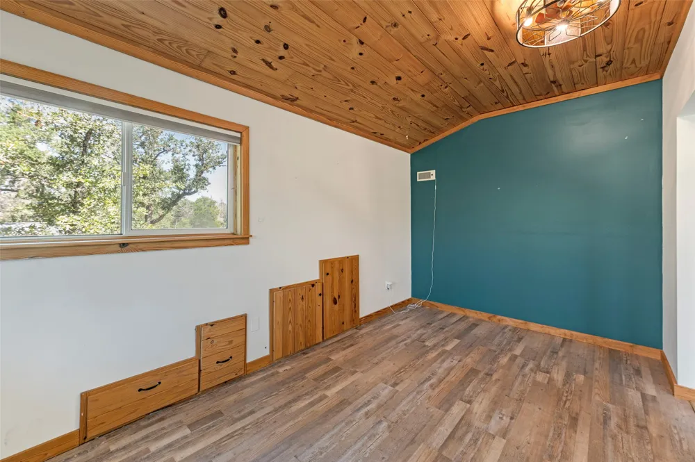 180 Ironstone Road Smithville, TX 78957