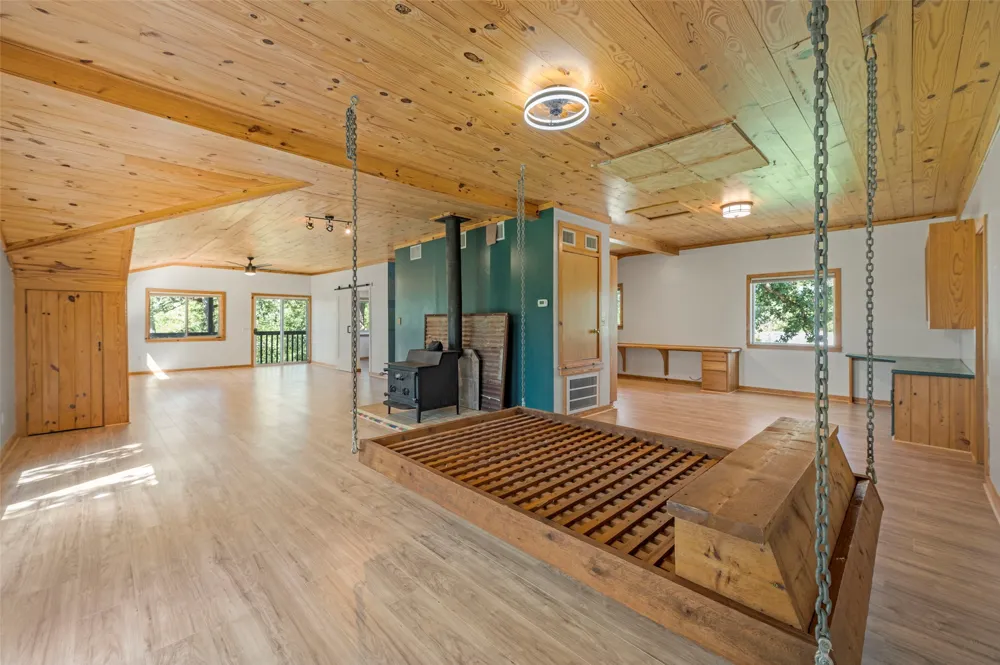 180 Ironstone Road Smithville, TX 78957