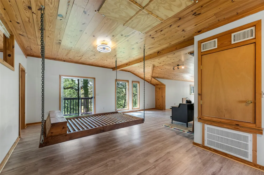 180 Ironstone Road Smithville, TX 78957