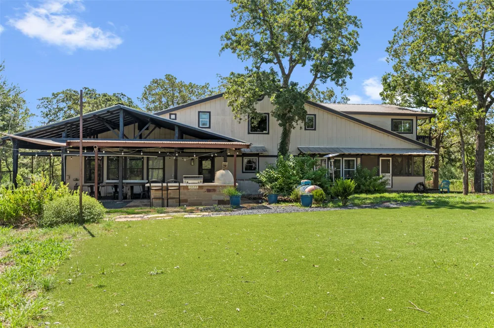 180 Ironstone Road Smithville, TX 78957