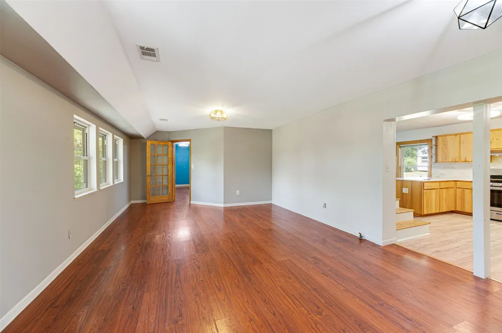 180 Ironstone Road Smithville, TX 78957